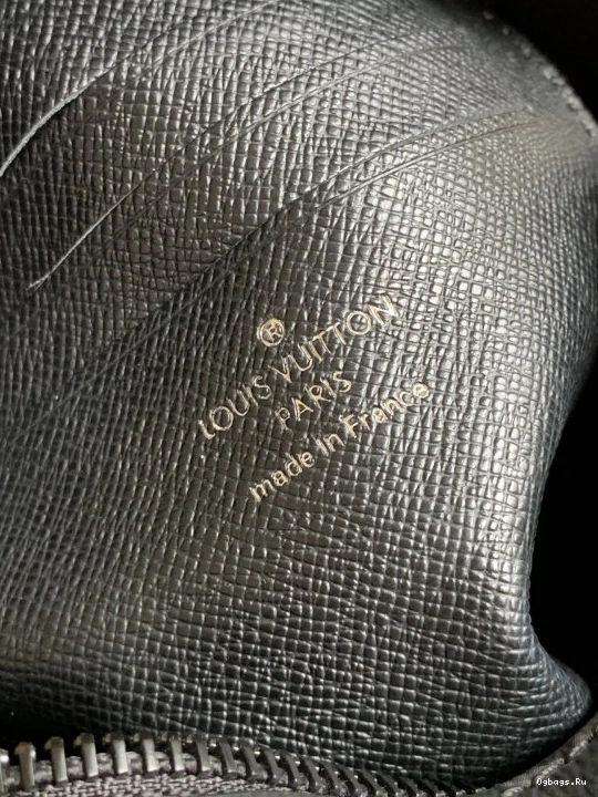 Christopher LOUIS Wearable Wallet VUITTON 1224